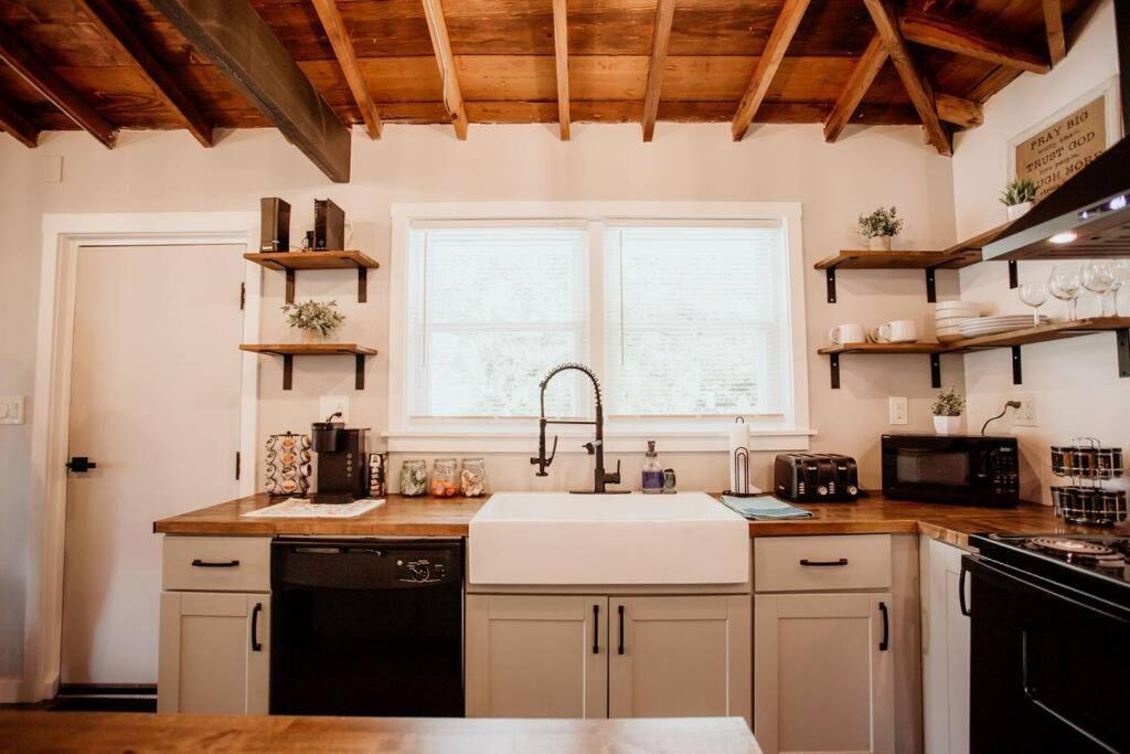 Vila The Turquoise Door Modern Rustic In Town Of Lexington Exteriér fotografie